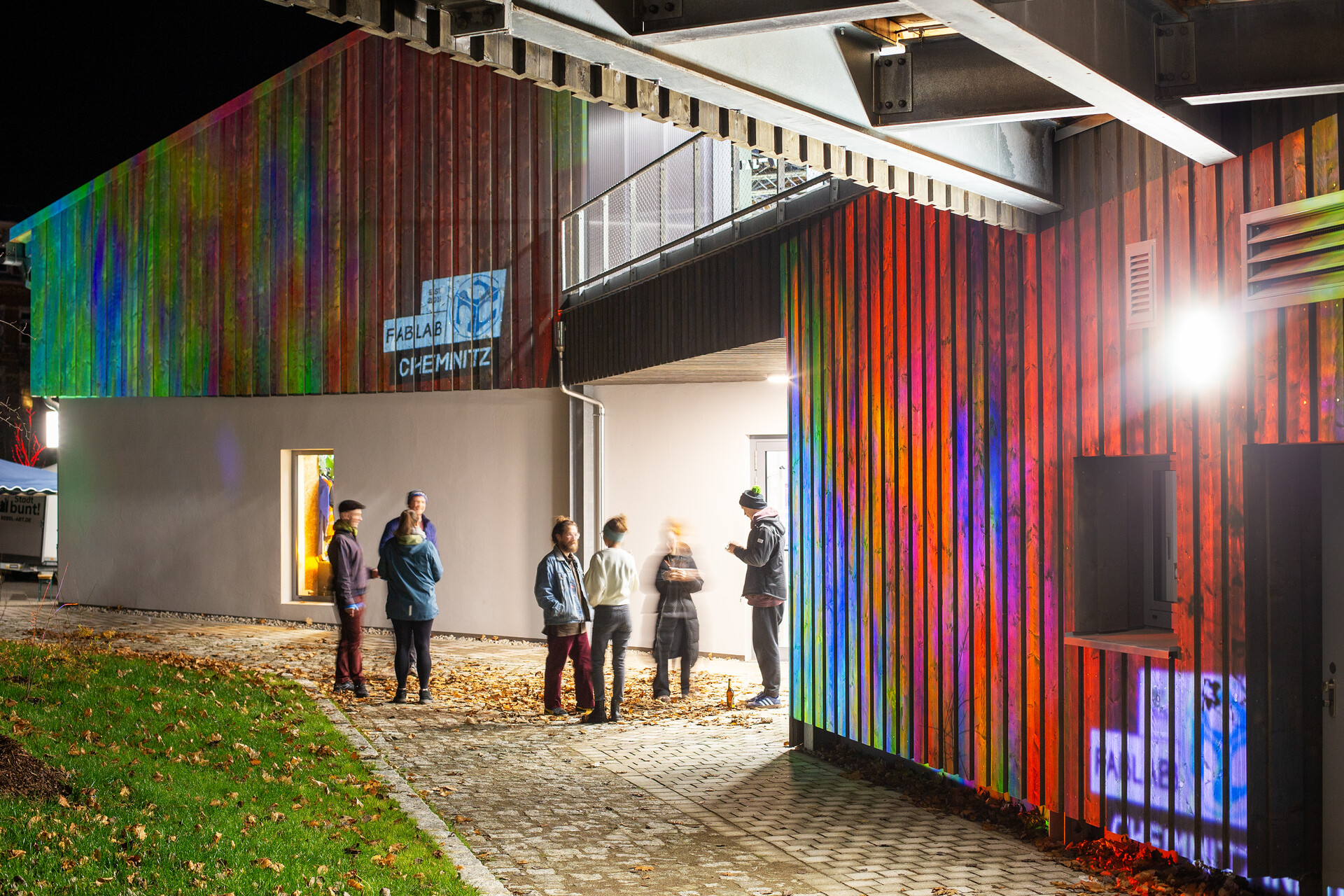 Atmospheric courtyard at the opening of FabLab Chemnitz 2.0 on November 19, 2025 - Credits: Susan Fankhänel