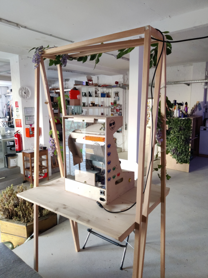 Homemade arcade gaming machine (by ChCh)