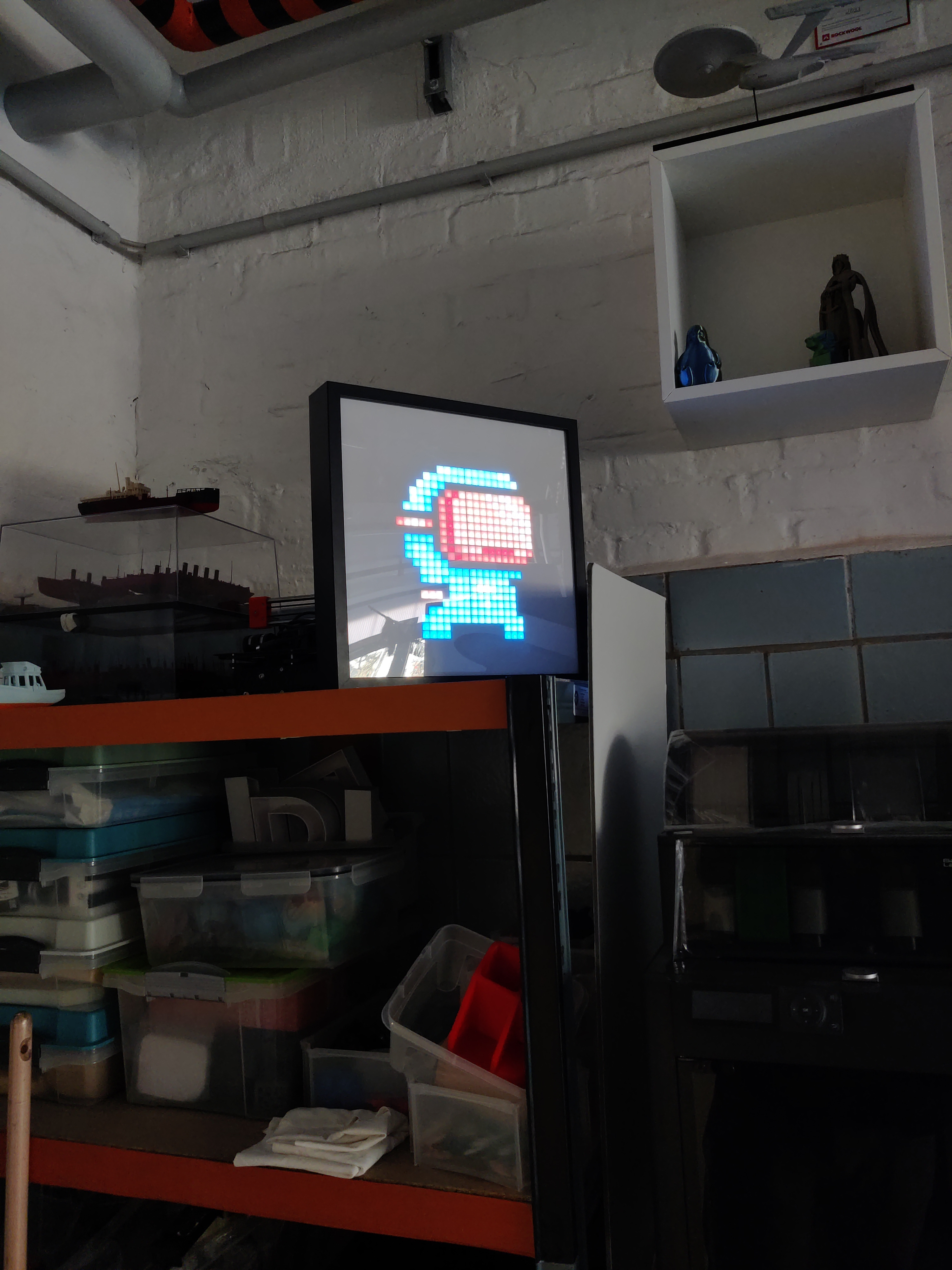 There are also some nice Blinky decorations here.