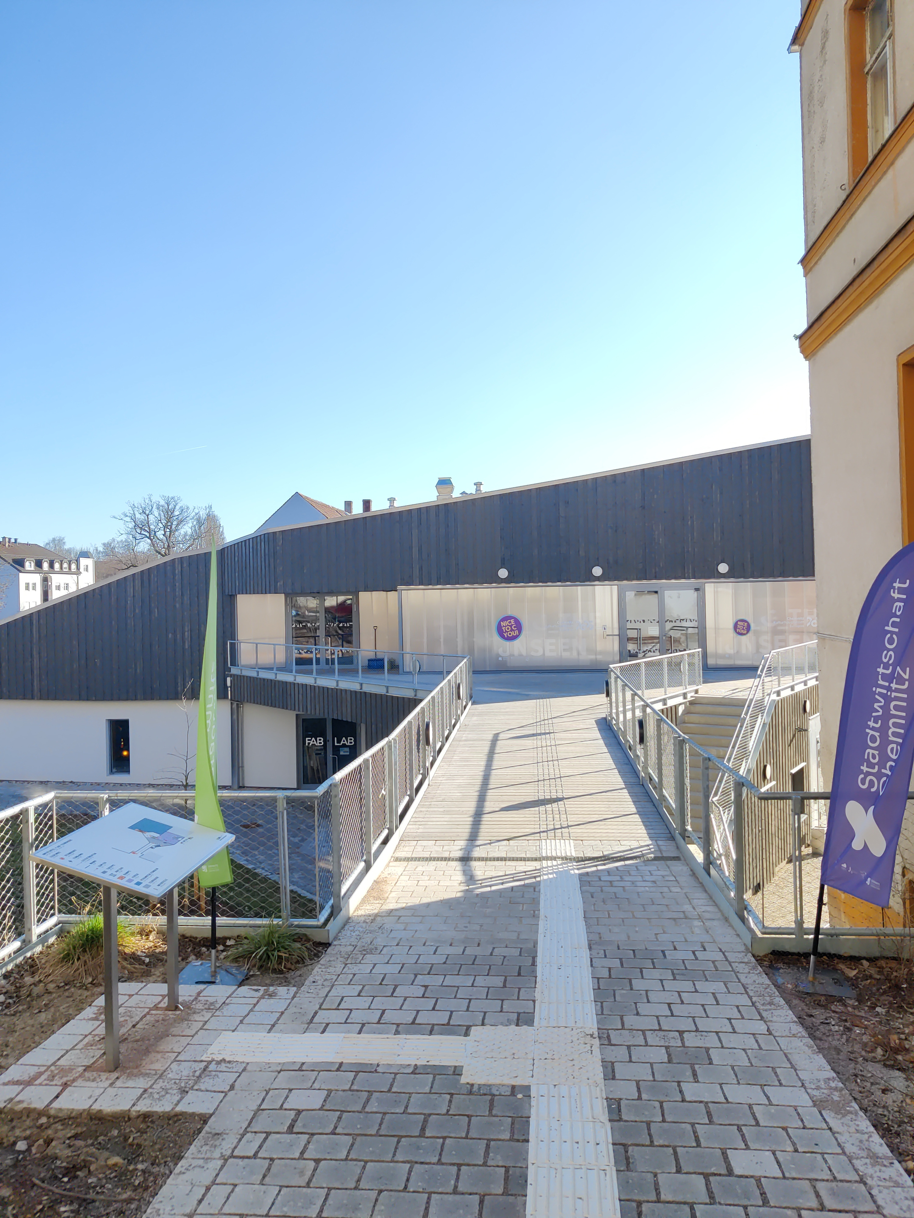 Access via the bridge at Jakobstraße 46